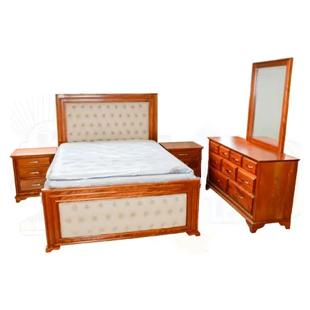 Cama clásica tapizada