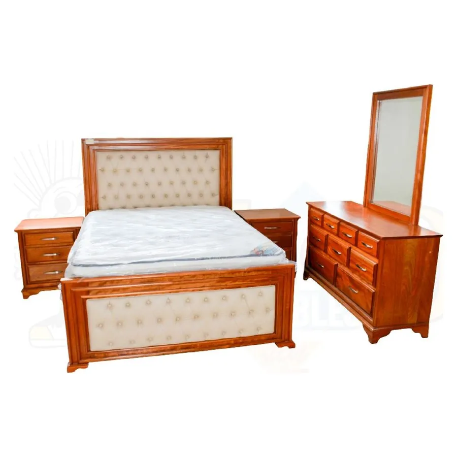 Cama clásica tapizada