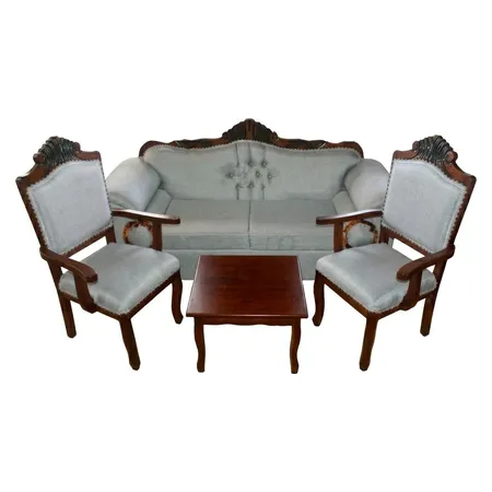 Juego de sala clásico gris claro con mesa de centro